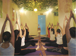 簽署石家莊亞太瑜伽會(huì)館網(wǎng)站建設(shè)合同